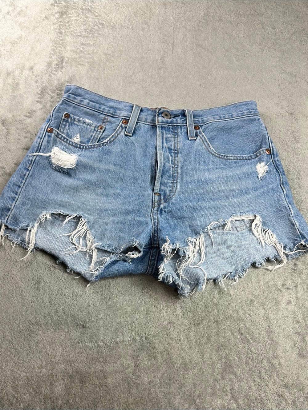 Levi’s 501 Distressed Denim Shorts Women’s W27 Light Wash Cut Off Raw Hem